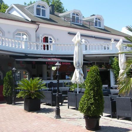 Y Panzio Bed & Breakfast Balatonlelle Exterior photo