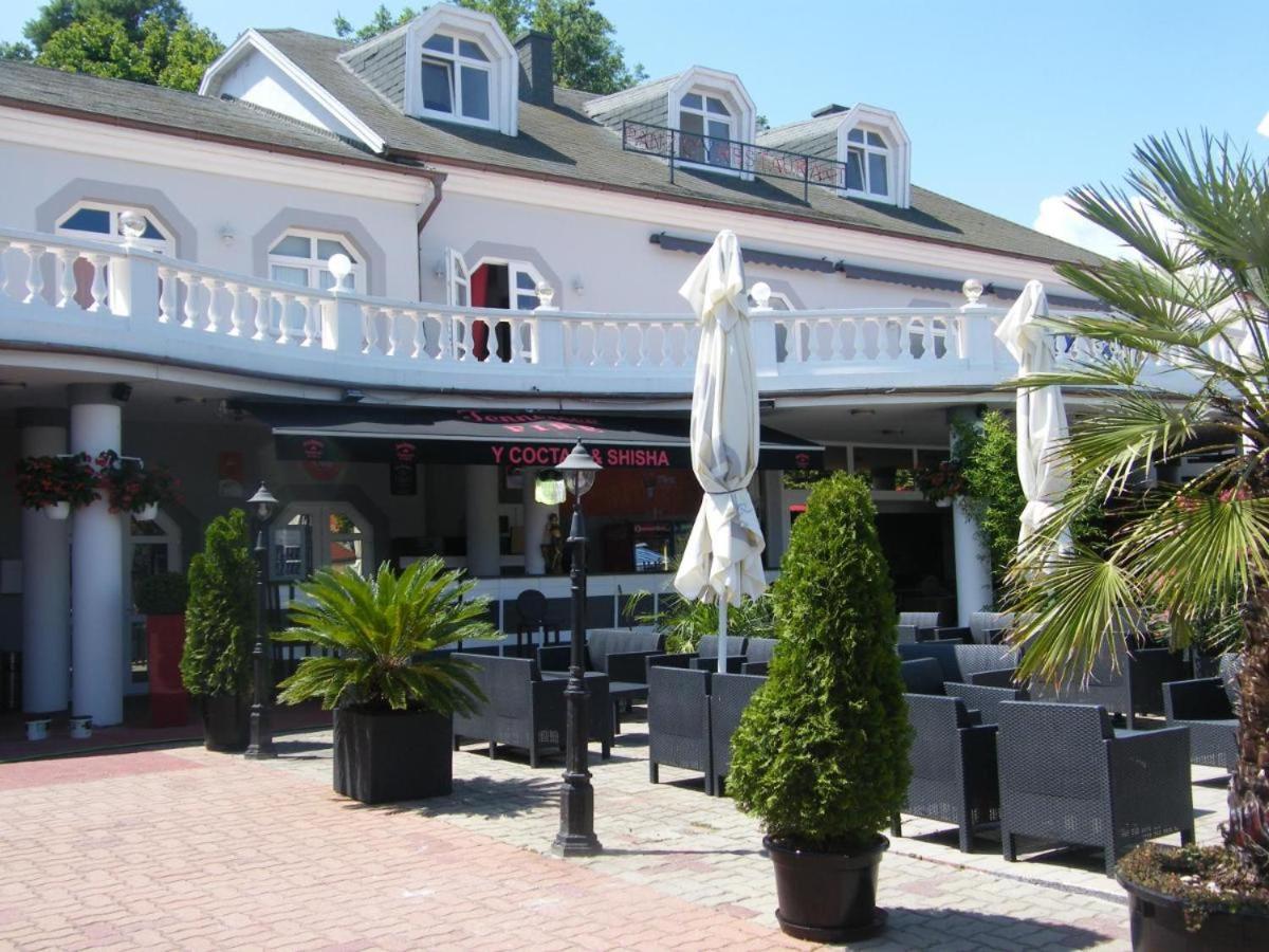 Y Panzio Bed & Breakfast Balatonlelle Exterior photo