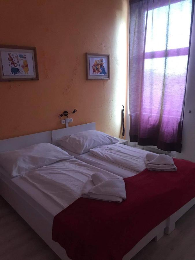 Y Panzio Bed & Breakfast Balatonlelle Exterior photo