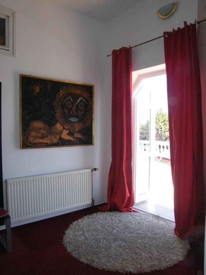 Y Panzio Bed & Breakfast Balatonlelle Exterior photo