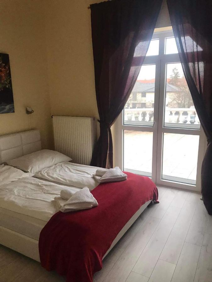 Y Panzio Bed & Breakfast Balatonlelle Exterior photo
